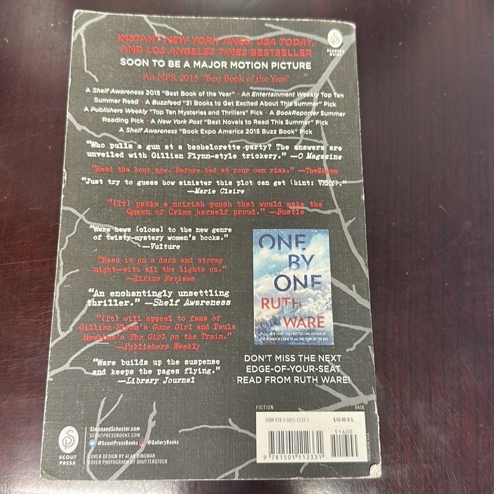 In a dark, dark wood by Ruth Ware GUC - Picture 2 of 2